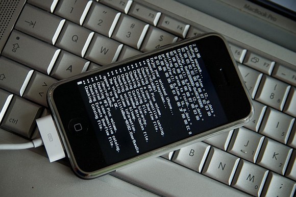 Vulnerability found in Apple's iOS can hide malicious code inside apps