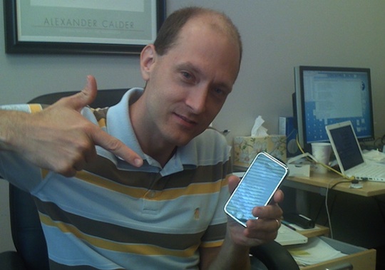 Researcher Charlie Miller kicked out from iOS dev program for Exploiting iOS security flaw